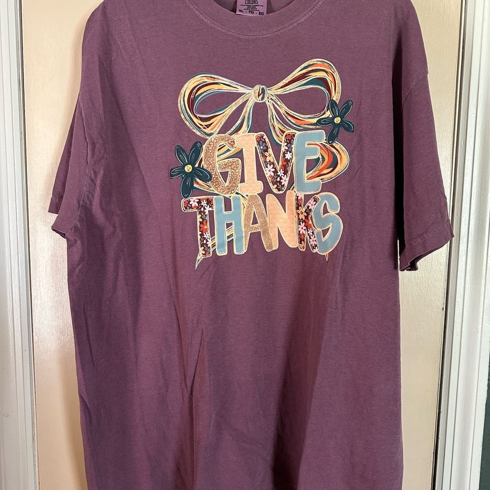 Comfort Colors Women’s'Give Thanks' Tee - Purple